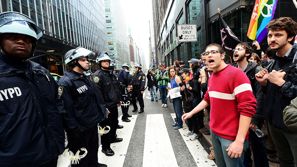 Manifestantes do movimento de Occupy Wall Street durante protesto do 1º de maio em Nova York