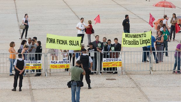 Protesto em frente ao Supremo Tribunal Federal, em Brasília, pela aplicação da lei da Ficha Limpa aos candidatos da eleição 2010
