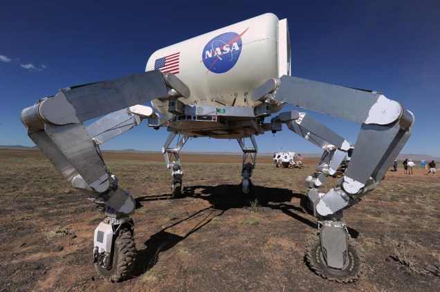 A Nasa realiza testes com protótipo em região desértica do Arizona para simular condições ambientais encontradas na superfície da Lua, asteróides e Marte