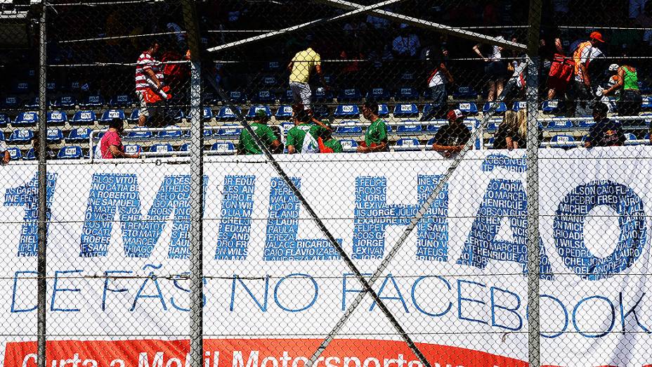 Público assiste a Corrida do Milhão, em Interlagos