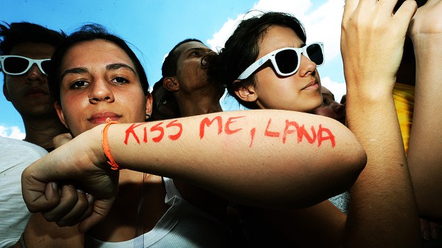 Fãs da cantora Lana Del Rey durante o Festival Planeta Terra, no Campo de Marte em São Paulo
