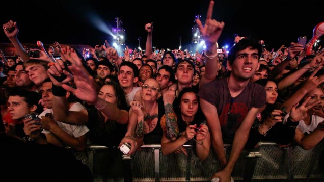Público no show da banda Red Hot Chili Peppers no palco Mundo, no segundo dia do Rock in Rio, 24/09/11
