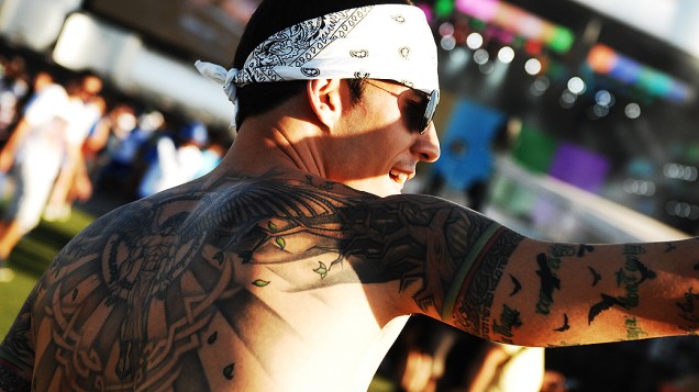 Fã exibe sua tatuagem no Rock in Rio 2013
