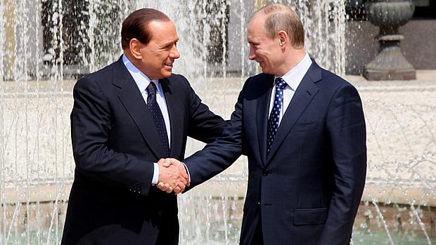 Putin já defendeu Berlusconi várias vezes e chegou a dizer que os inimigos do ex-premiê têm inveja de suas 'proezas sexuais'