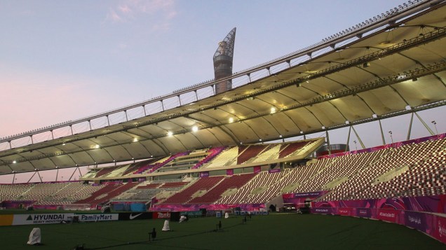 Área interna do Khalifa Stadium. O estádio será um dos campos usados na Copa do Mundo de 2022