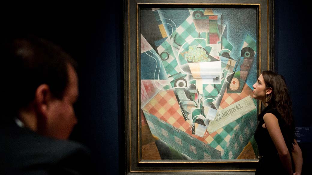 Quadro do pintor espanhol Juan Gris alcançou 57 milhões de dólares em um leilão realizado em Londres, na terça-feira (4). 'Nature Morte à la Nappe à Carreaux' foi vendido pela tradicional Casa Christie's