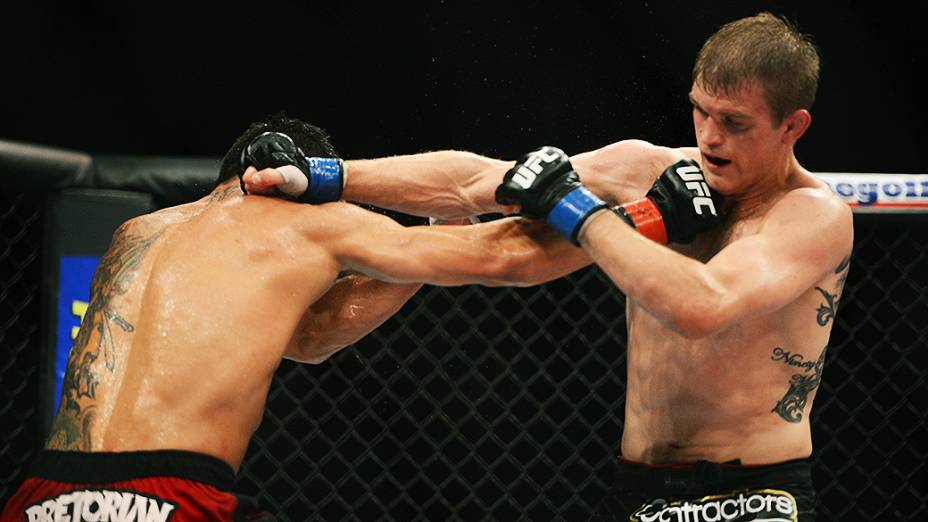 O brasileiro Rafael dos Anjos vence o americano Evan Dunham no UFC Jaraguá do Sul, norte de Santa Catarina
