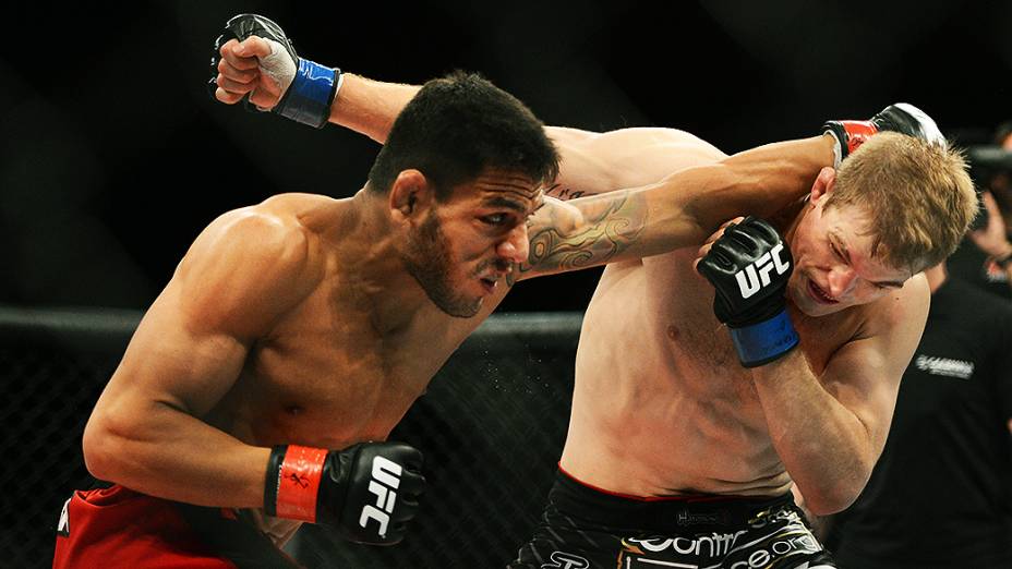 O brasileiro Rafael dos Anjos vence o americano Evan Dunham no UFC Jaraguá do Sul, norte de Santa Catarina