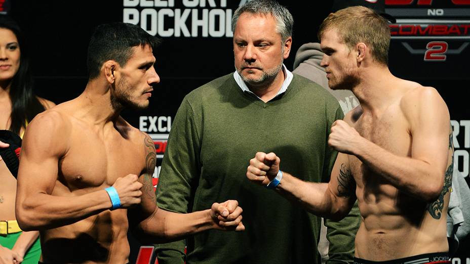 Rafael dos Anjos e Evan Dunham durante a pesagem do UFC Jaraguá do Sul em (SC)