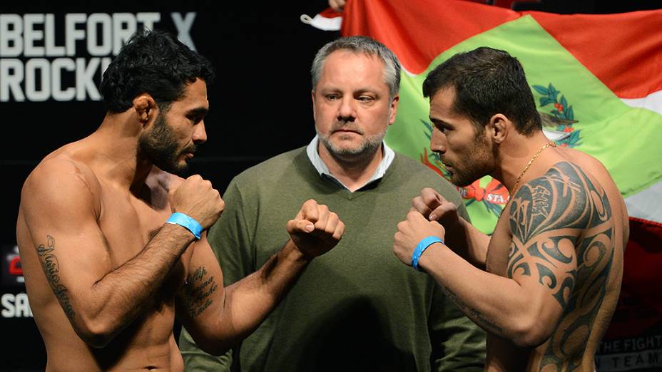 Rafael Natal e João Zeferino durante a pesagem do UFC Jaraguá do Sul em (SC)