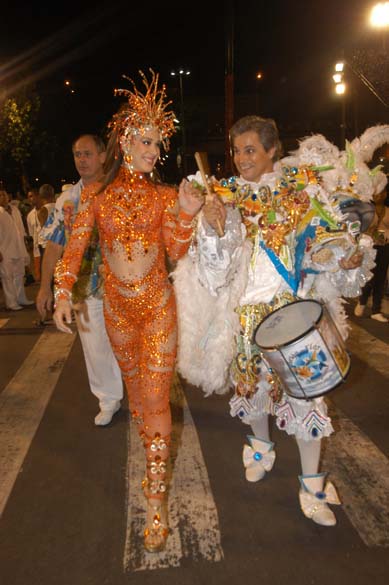 Cláudia e Celulari desfilaram pela Escola de Samba Beija-Flor em 2005