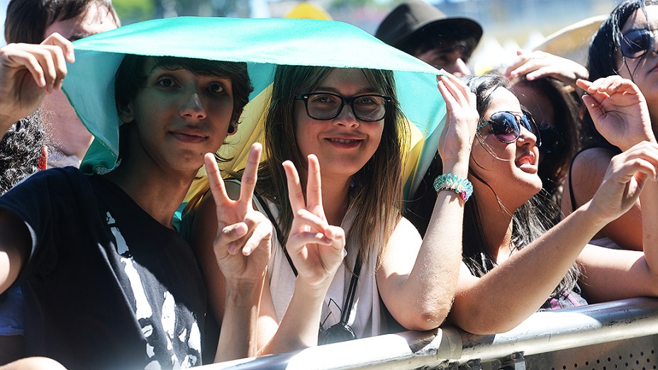 Público assiste ao show dos Raimundos no segundo dia do Festival Lollapalooza 2014 no Autódromo de Interlagos, em São Paulo