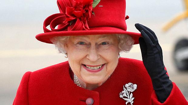 Aos 85 anos, rainha Elizabeth II tem celular e iPod
