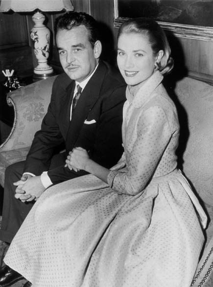 Grace Kelly com o príncipe Rainier em Mônaco, 1956 Grace Kelly com o príncipe Rainier em Mônaco, 1956