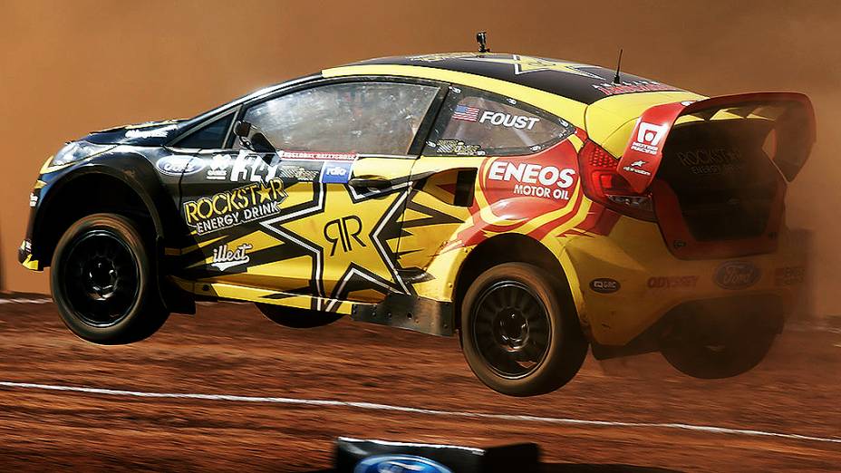 O Rally Cross é uma corrida de carros em um terreno de terra, cheia de obstáculos