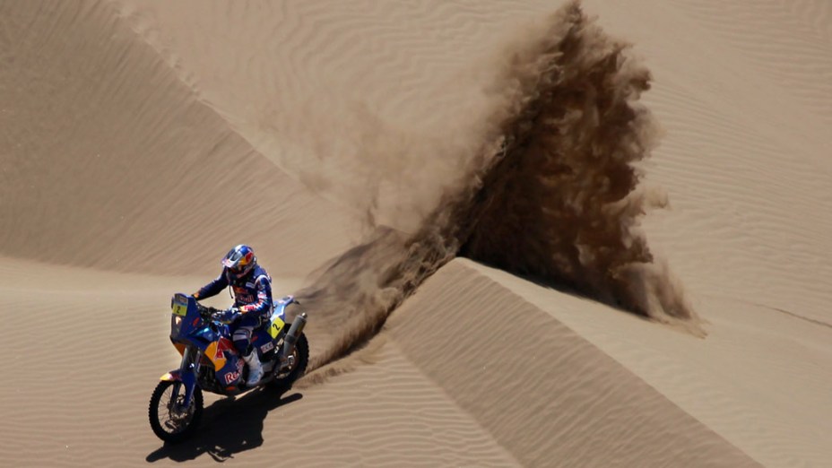 Cyril Despres, da França, durante a quinta etapa no rali Dakar 2011, no Chile