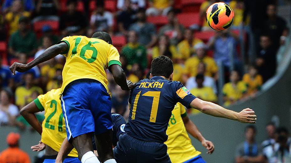 Ramires durante o amistoso entre Brasil e Austrália no estádio Mané Garrincha em Brasília