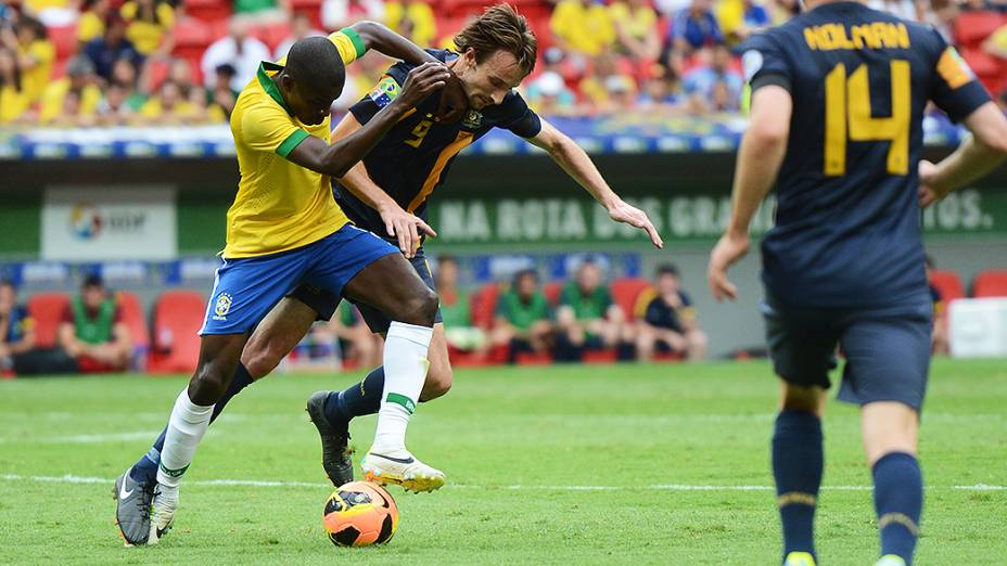 Ramires durante o amistoso entre Brasil e Austrália no estádio Mané Garrincha em Brasília