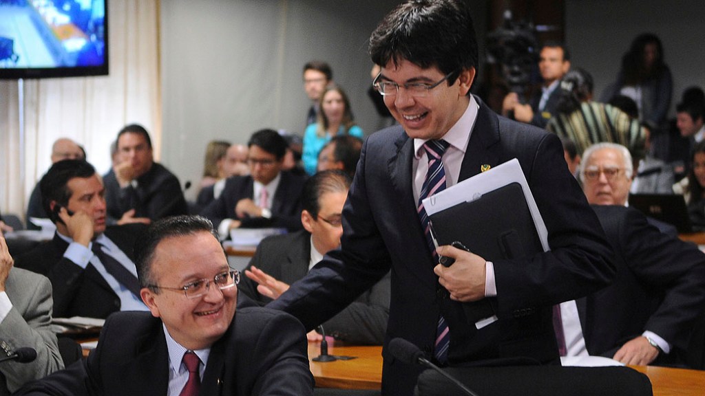 Os senadores Pedro Taques e Randolfe Rodrigues durante a CPI do Cachoeira