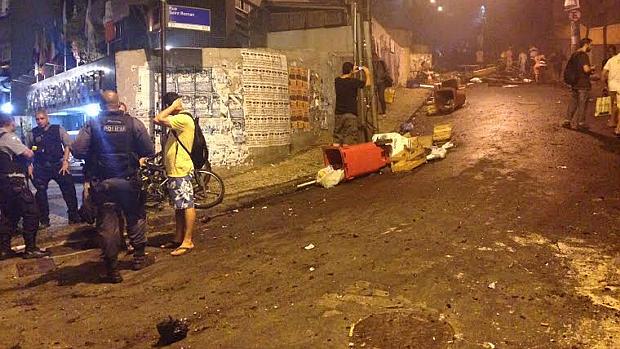 Rastro de destruição foi deixado pelas ruas de Copacabana, após protesto