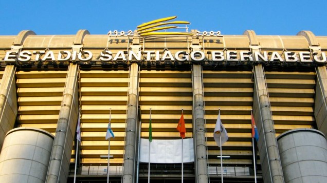 A fachada do Estádio Santiago Bernabéu, em sua entrada principal, no Paseo de la Castellana