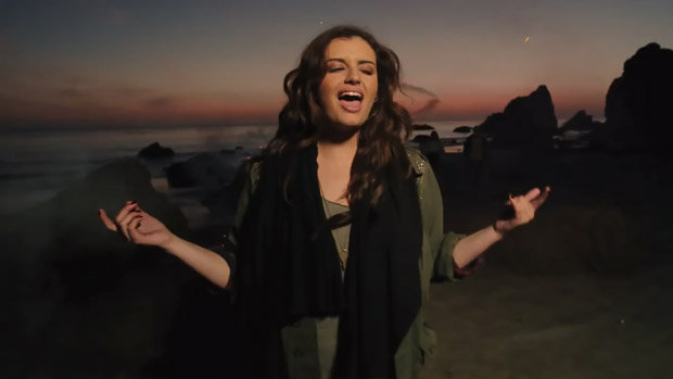 Rebecca Black no clipe de 'Saturday', outra bobagem da cantora