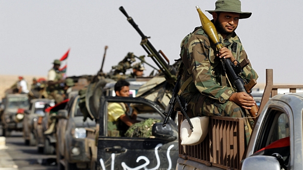 Forças do novo governo líbio se dirigem a Bani Walid