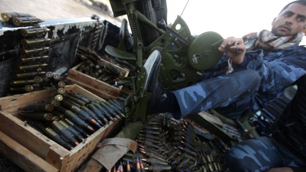 Rebeldes se preparam para combater governo em Tobruk