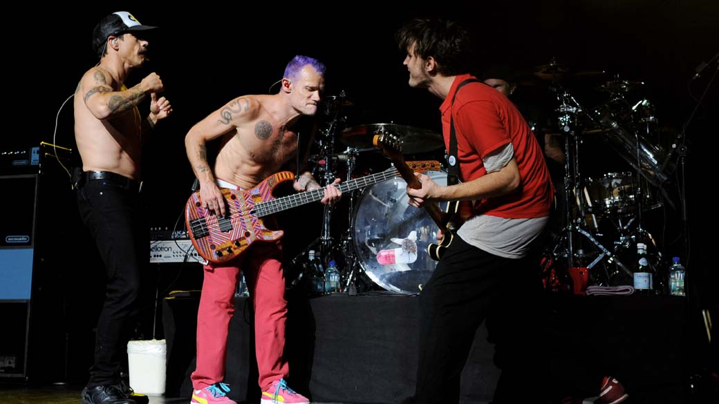 Red Hot Chili Peppers durante show em Los Angeles, Califórnia