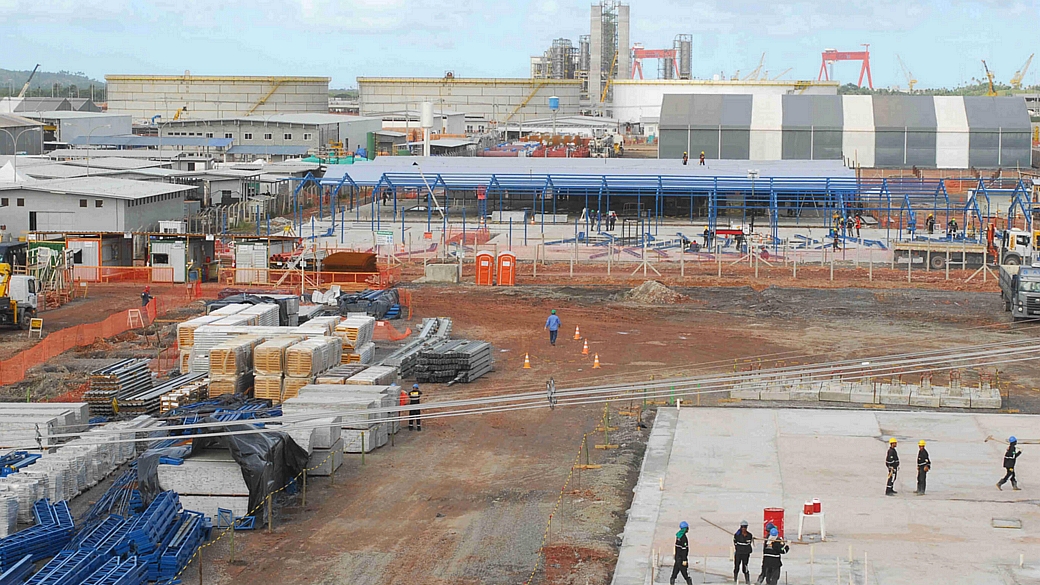 Na refinaria Abreu e Lima, em Pernambuco, investimentos foram cortados em R$ 3,1 bilhões