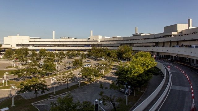 Reforma de aeroportos para a Copa do Mundo de 2014: no Galeão, as obras nos terminais de passageiros e no sistema de pistas e pátios só ficarão prontas no fim de 2013