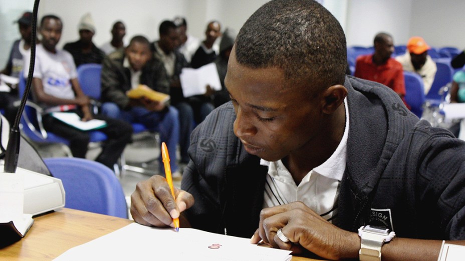 Ministério do Trabalho emitiu 300 carteiras em uma semana a imigrantes haitianos