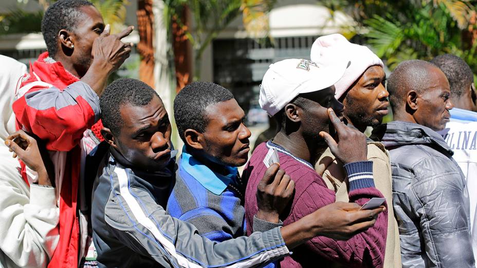 Igreja no centro de São Paulo abriga imigrantes haitianos de forma improvisada