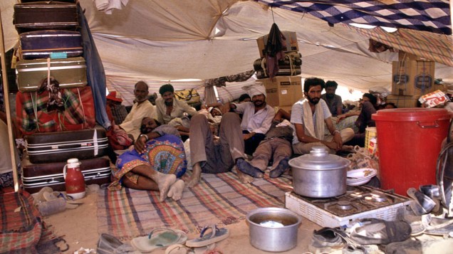 Refugiados da guerra do Golfo em acampamento no deserto, próximo a fronteira da Jordânia e Iraque