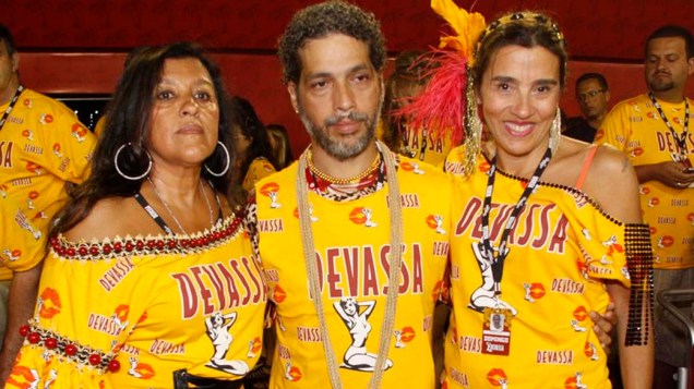 Regina Casé com o seu marido Estevão Ciavatta e a irmã Patrícia Casé (19/02/2012)