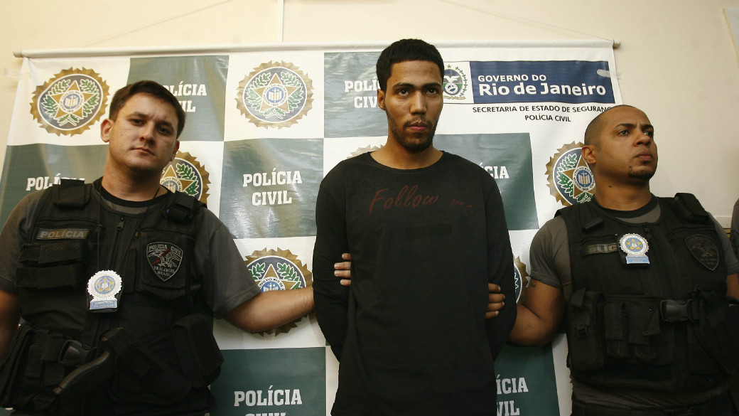 Aos 24 anos, o trafiante Régis Eduardo Batista, o RG, acumula 27 mandados de prisão e é acusado de participar da morte de mais de 20 policiais