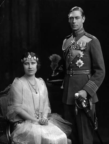 1923 - Rei George VI (1895 - 1952) e rainha Elizabeth (1900 - 2002)