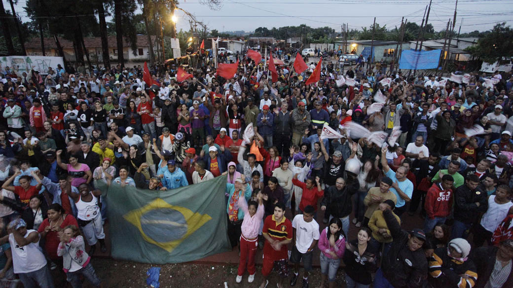 Moradores da ocupação Pinheirinho, em São José dos Campos