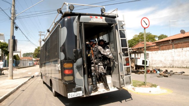 Policiais da tropa de choque durante a reintegração de posse da área invadida do Pinheirinho, em São José dos Campos - 22/01/2012
