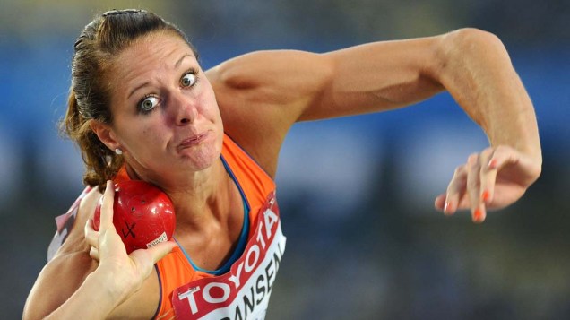A holandesa Remona Fransen durante a prova de arremesso de peso no Mundial de Atletismo em Daegu, Coreia do Sul
