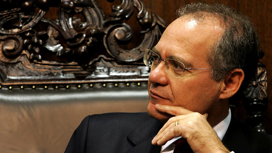 Calheiros se reuniu com parlamentares, visitou comitê de imprensa e foi para casa