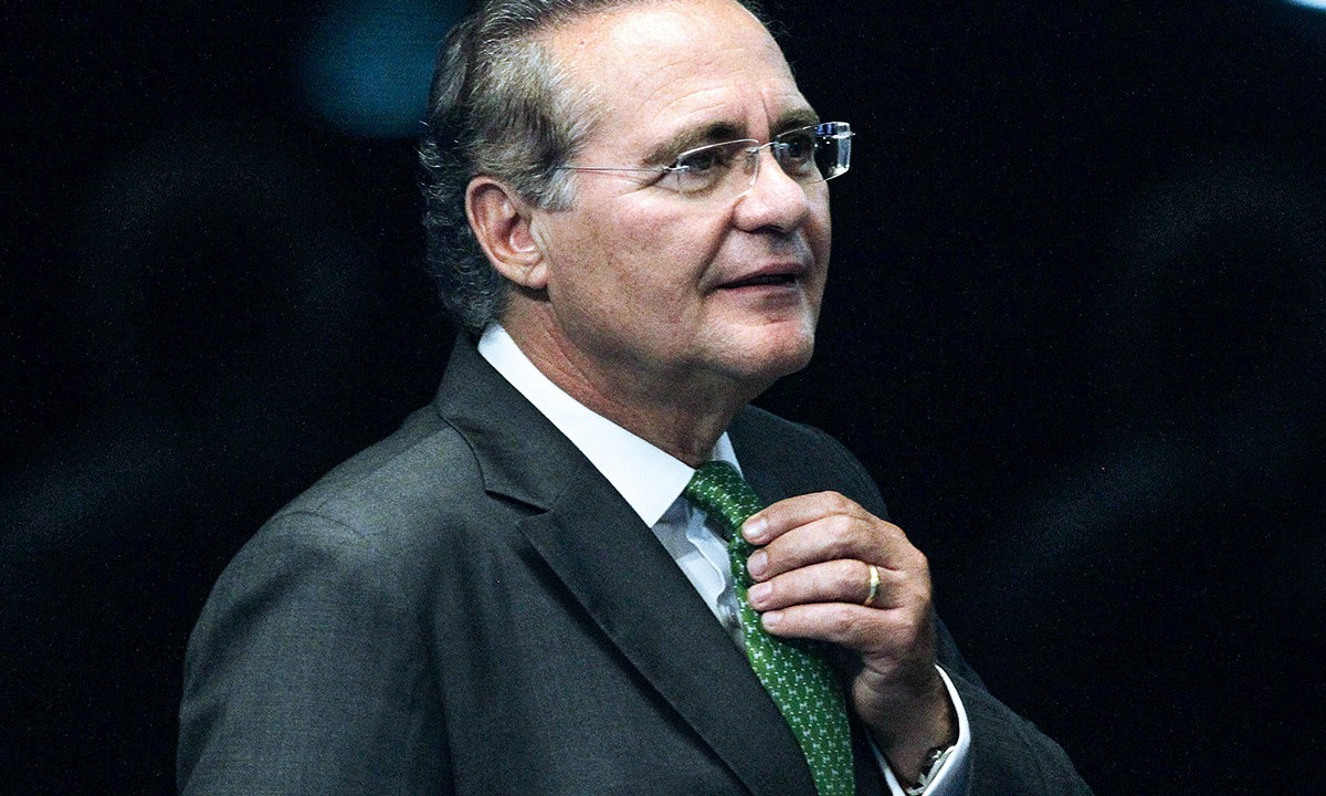 Com Dilma: Renan Calheiros (PMDB-AL), presidente do Senado, ainda defende o governo petista
