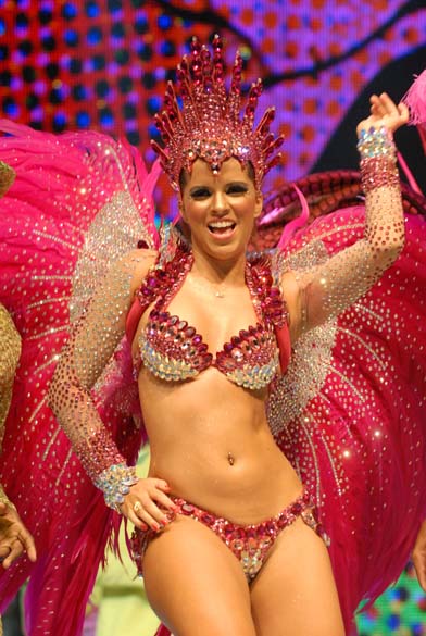 Renata Santos, rainha da bateria da escola de samba Mangueira, nas gravações das vinhetas do "Carnaval 2011", da Rede Globo