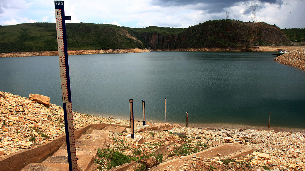 Represa da hidrelétrica de Furnas, onde o nível de água está 14,5 m abaixo da média