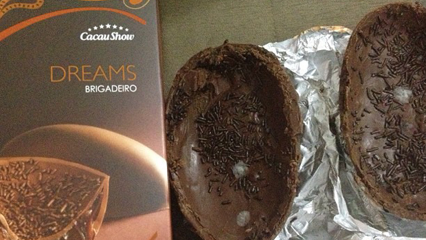 Consumidora posta foto de ovo da Cacau Show mofado
