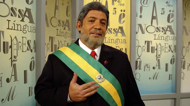 Bussunda caracterizado como o presidente Luís "Inércio" Lula da Silva no programa Casseta & Planeta, da Rede Globo, em 2004