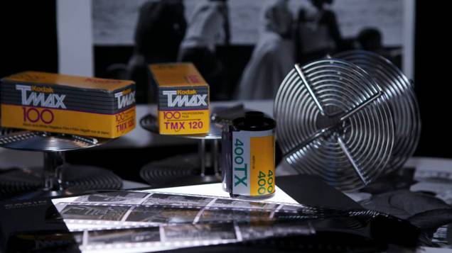 Filme preto e branco, negativos, bobinas de revelação de filmes e fotografias da Kodak
