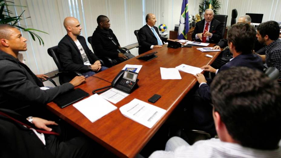 A primeira reunião entre líderes do movimento Bom Senso FC e a cúpula da CBF, na sede da entidade, no Rio de Janeiro
