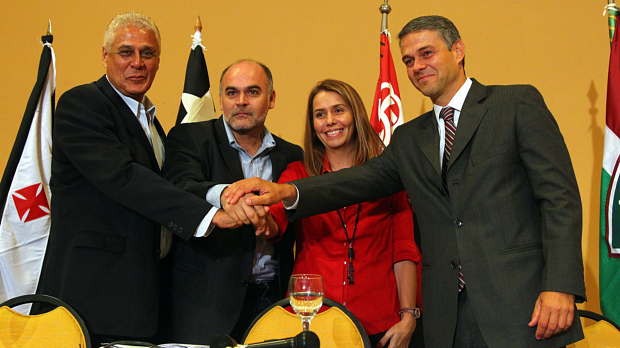 O presidente do Vasco da Gama, do Botafogo e do Flamengo devem ser aliados políticos em 2012. Fora do jogo, por enquanto, só o Fluminense.