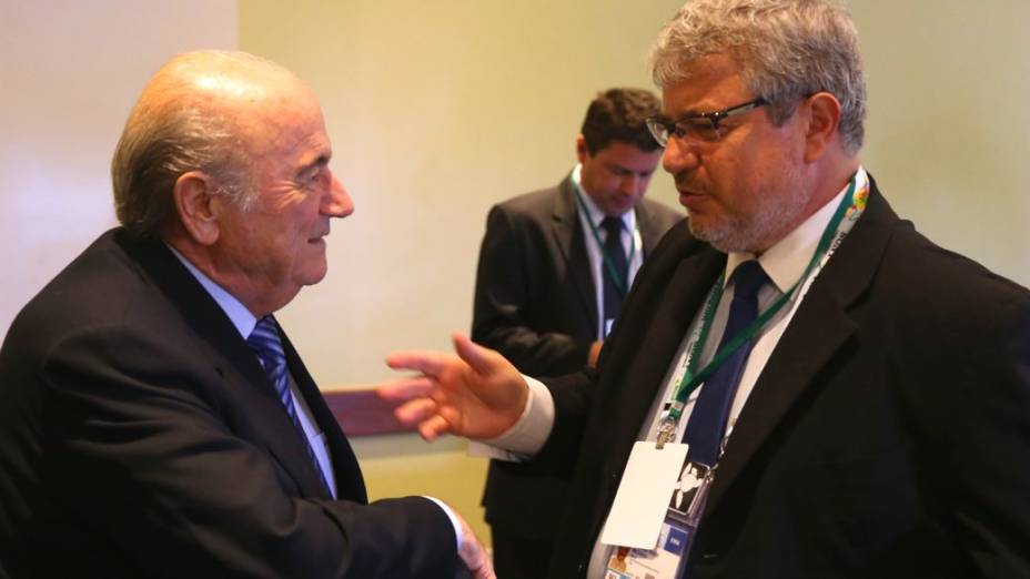 O presidente da Fifa, Joseph Blatter, e o CEO do COL, Ricardo Trade, na reunião do Comitê Organizador da Copa, na Costa do Sauípe